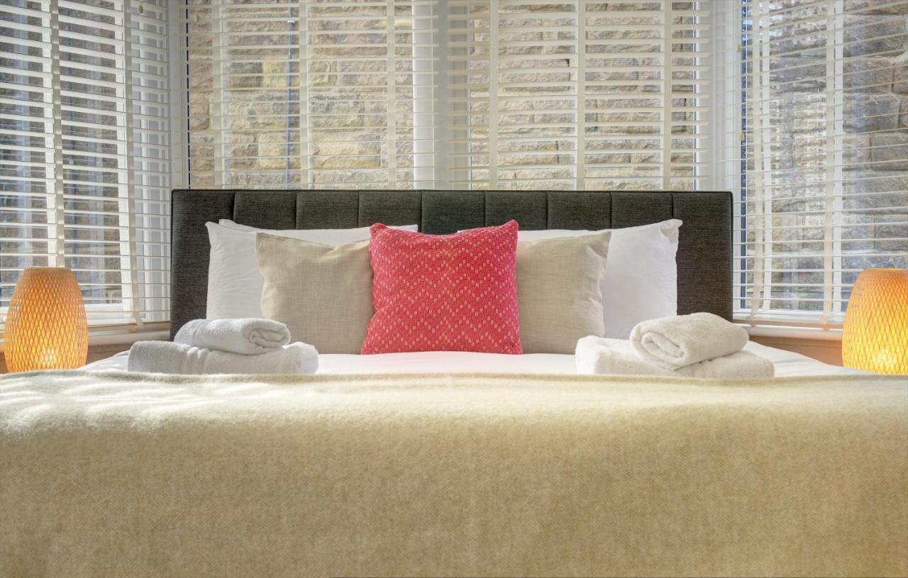 Stylish 2 Bedroom Maisonette With Parking ฮาร์โรเกต ภายนอก รูปภาพ